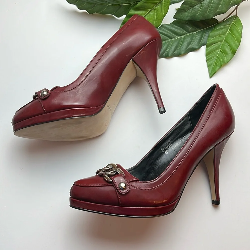 WHBM WINE CHAIN ACCENT LOAFER HEELS